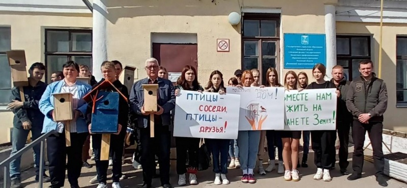 Акцию по установке искусственных гнездовий для птиц провели студенты и преподаватели Себежского филиала Псковского агротехнического колледжа  