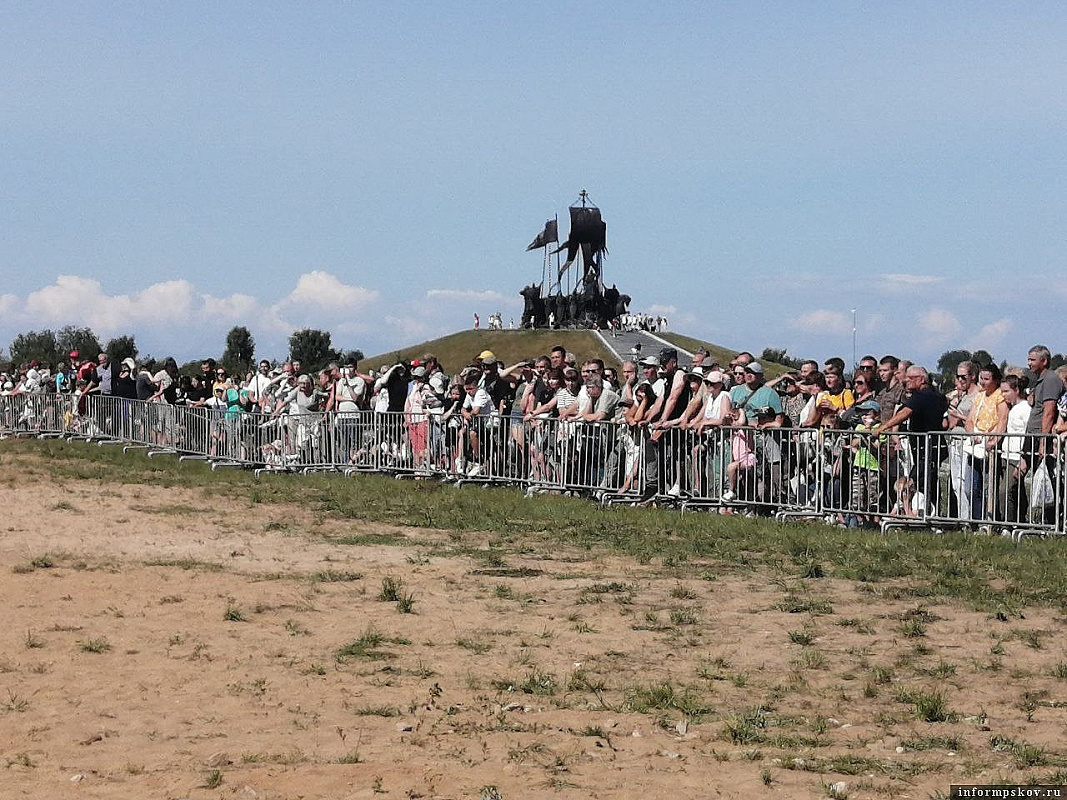 В мероприятии “Александрова дорога” приняли участие гости и жители Псковской области